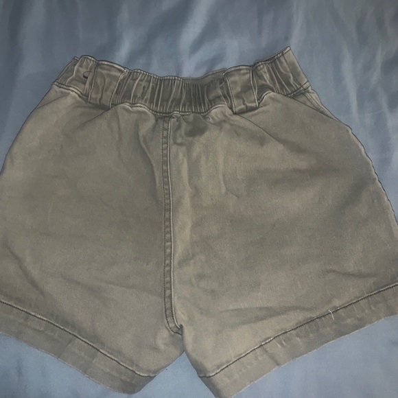 Green high waisted shorts - Picture 2 of 2